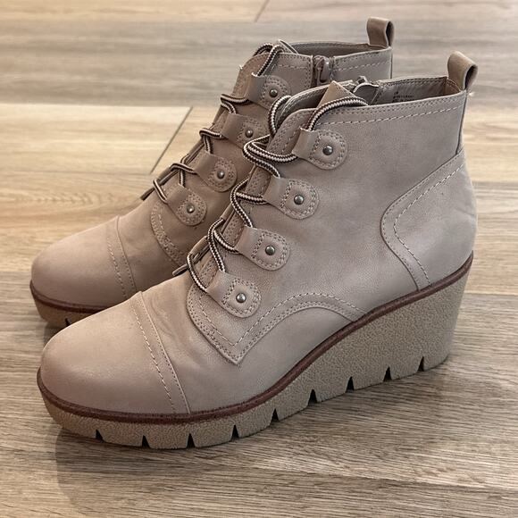 MIA Women’s 8.5 Sand Beige Anatomic Contoured Footed Wedge Ankle Boots EUC - Picture 3 of 10